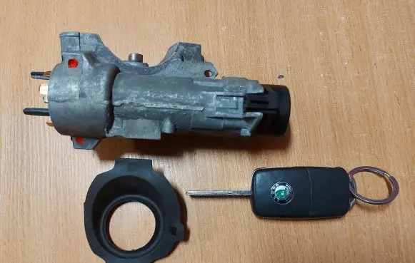 Skoda Fabia Mk2 (5J) Ignition lock 4B0905851C