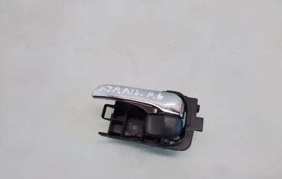 Nissan X-Trail T30 Front door interior handle