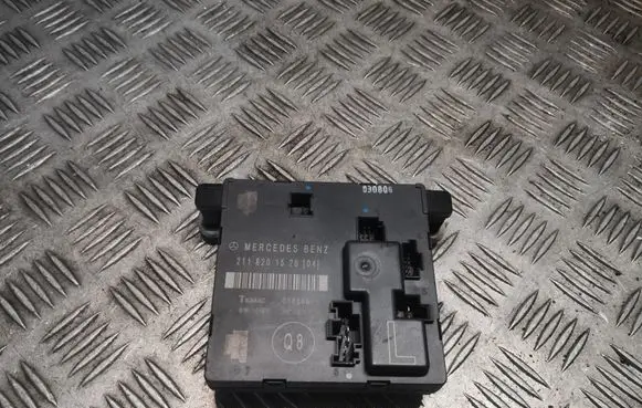 Mercedes-Benz E W211 Door control unit/module 2118201526 A2118201526