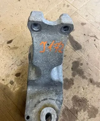 Ford Mustang VI Engine mounting bracket X05303A