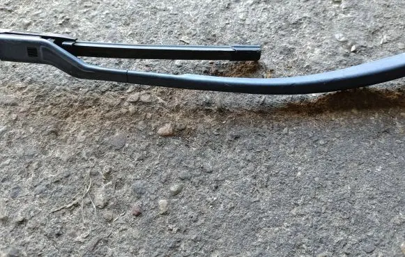 Maserati Levante Front wiper blade arm 670032336 89813790 9156989813