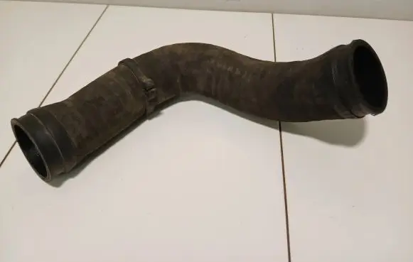 Audi TT Mk1 Intercooler hose/pipe 8l9145708a