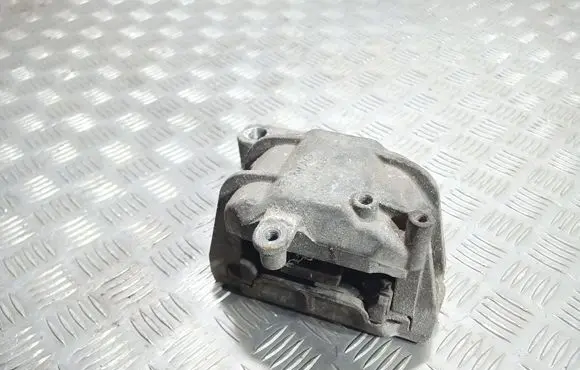Volkswagen Golf V Engine mount bracket 1K0199262
