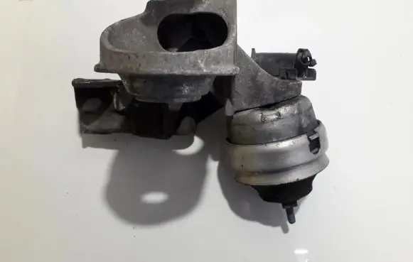 Audi A6 S6 C5 4B Engine mounting bracket 4b0199352d