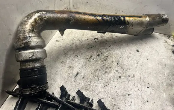 Audi Q7 4L Intercooler hose/pipe 7L6145945F