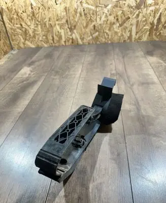 Accelerator throttle pedal