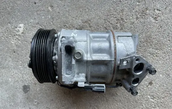 Nissan Qashqai Air conditioning (A/C) compressor (pump) 926006UB0A