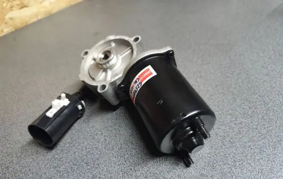 Hyundai Terracan Sunroof motor/actuator 47303H1010