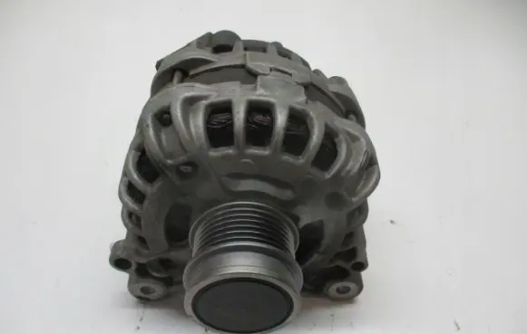 Volkswagen T-Roc Generator/alternator 04E903015H