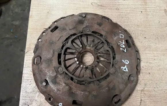 Volkswagen PASSAT B6 Pressure plate 