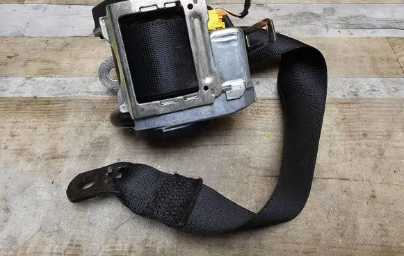 Mercedes-Benz B W245 Rear seatbelt 603332200 042L000 21246
