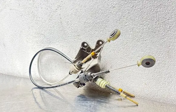 Opel Vectra C Gear shift cable linkage 55560021