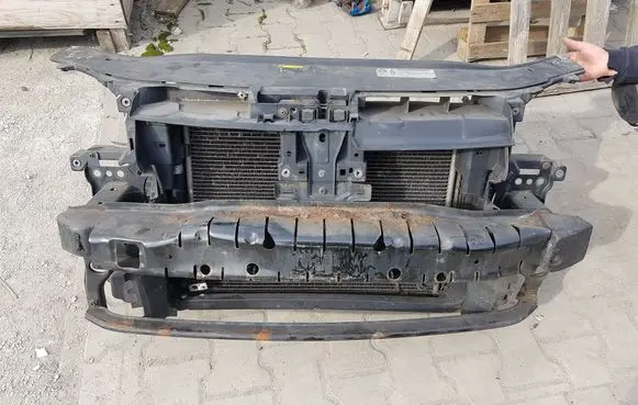 Volkswagen PASSAT B7 Radiator support slam panel 
