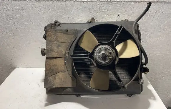 Audi 80 90 S2 B4 Coolant radiator 893121207A