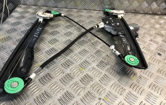 BMW 3 E90 E91 Front door electric window regulator 7060265