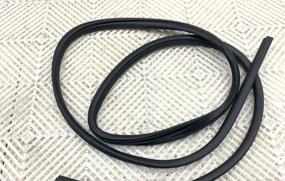 Mitsubishi Outlander Rubber seal front door (on door)