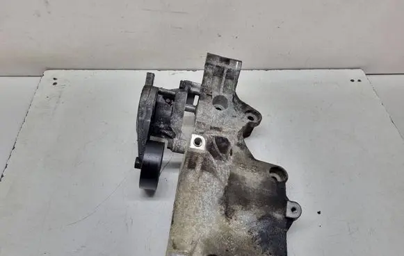 Skoda Octavia Mk2 (1Z) Engine mounting bracket R03G903143