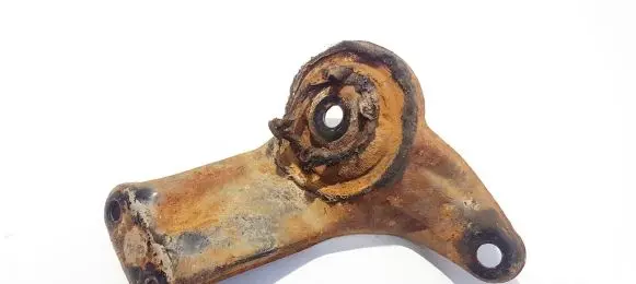 Hyundai Trajet Engine mounting bracket