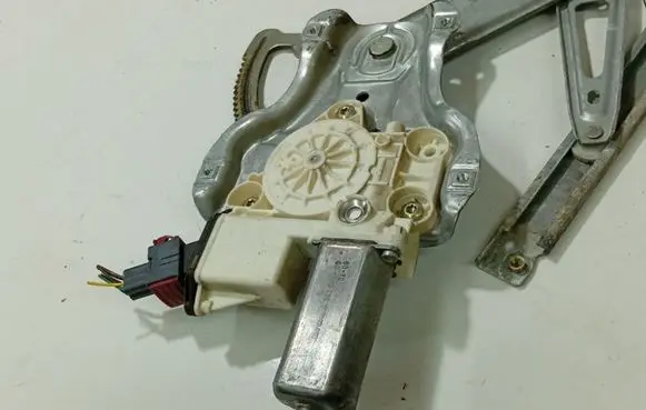 Toyota Corolla E120 E130 Front door window regulator motor 