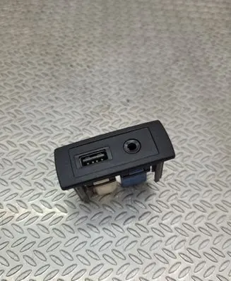 Mercedes-Benz Vito Viano W447 USB socket connector A4478200087
