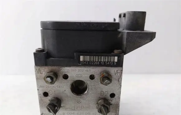 Mercedes-Benz Vaneo W414 ABS Pump A0044310912
