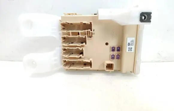 Toyota RAV 4 (XA40) Fuse module 8922142300 2380005882