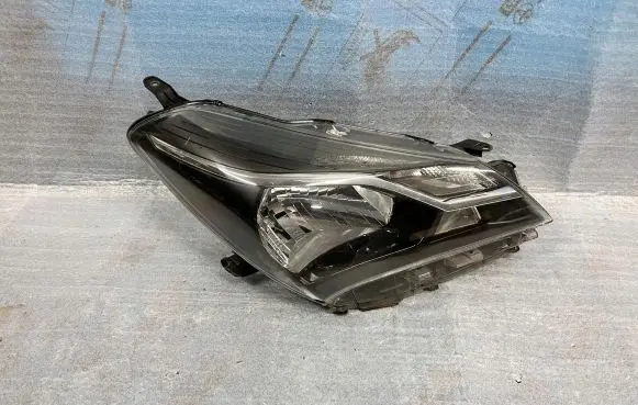 Toyota Yaris Headlight/headlamp