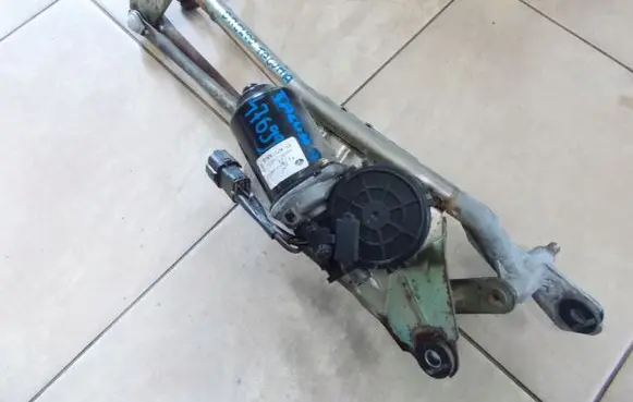 Chevrolet Tacuma Front wiper linkage and motor