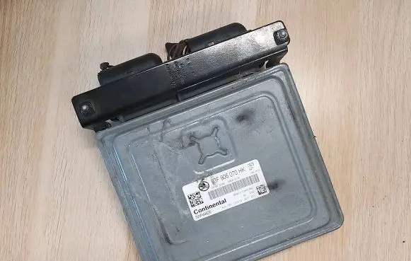 Skoda Fabia Mk2 (5J) Engine control unit/module 03F906070HK