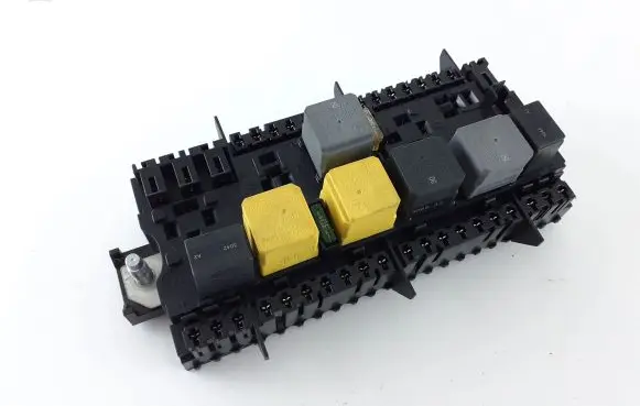 Mercedes-Benz B W246 W242 Fuse module A2469067100