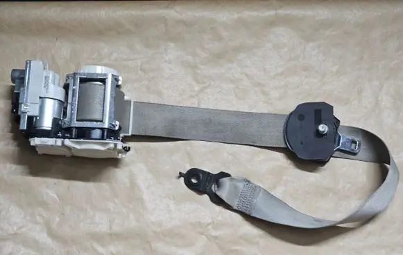 Mercedes-Benz GL X164 Front seatbelt 34051549