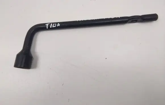Nissan Tiida C11 Wheel nut wrench 