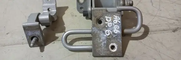 Rear door hinge set