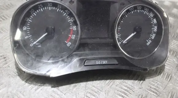 Skoda Rapid (120G, 130G, 135G) Clock 5JA920701A