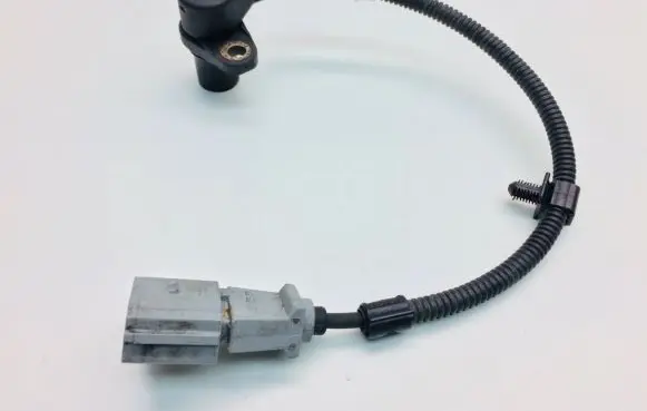 Volkswagen Eos Crankshaft position sensor 022906433