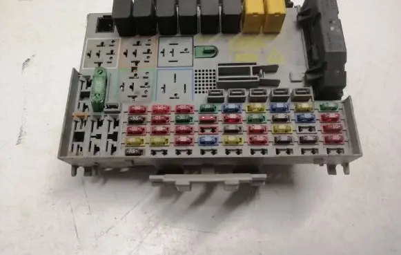 Opel Zafira A Fuse box set 24412497