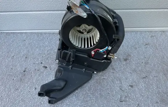 Nissan Patrol Y60 Heater fan/blower 2730501J05
