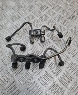 Toyota Corolla E120 E130 Fuel injector supply line/pipe 