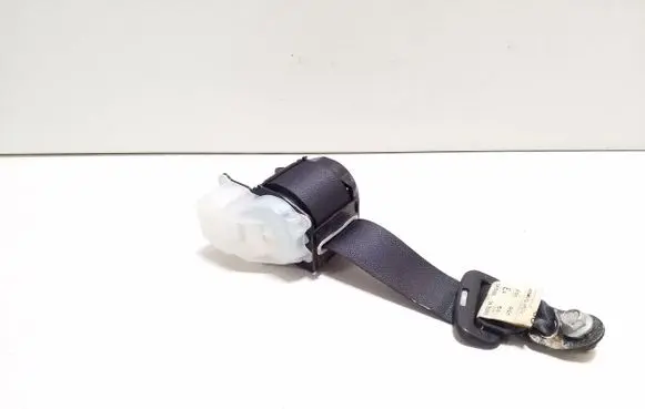 Mitsubishi Outlander Middle seatbelt (rear) 6066750