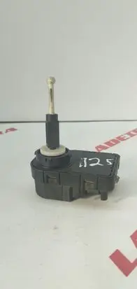 Mercedes-Benz E W210 Headlight level adjustment motor 00745700 402