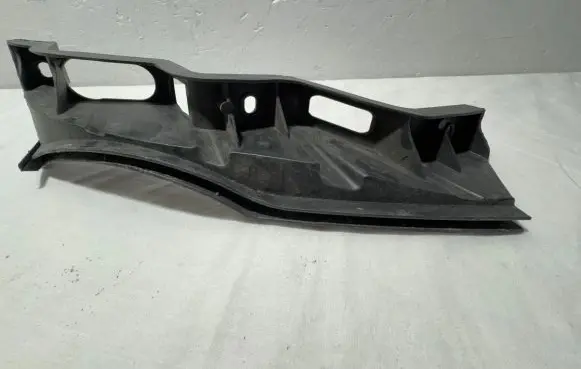 Volkswagen PASSAT B6 Front bumper mounting bracket 3C0807889