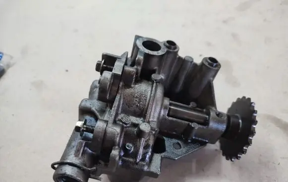 Renault Laguna III Oil pump 8200345757