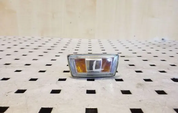 Opel Corsa D Front fender indicator light 13252455 13252456