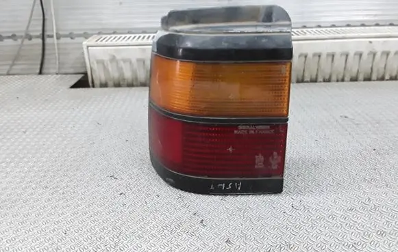 Volkswagen PASSAT B3 Rear/tail lights 333945111