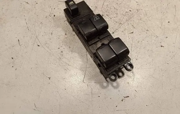 Nissan Qashqai Electric window control switch 25401BB65A