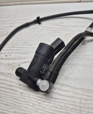 Volvo C30 Windscreen/windshield washer pump 1S7117K624FE T655C