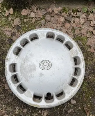 Mazda 323 F R13 wheel hub/cap/trim GA7C37170