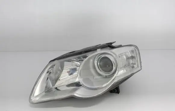 Volkswagen PASSAT B6 Headlight/headlamp