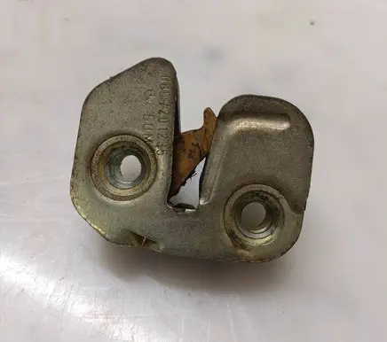 Mercedes-Benz 100 W631 Front door lock 0007201235