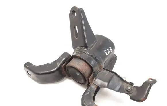 Toyota Avensis T270 Engine mount bracket